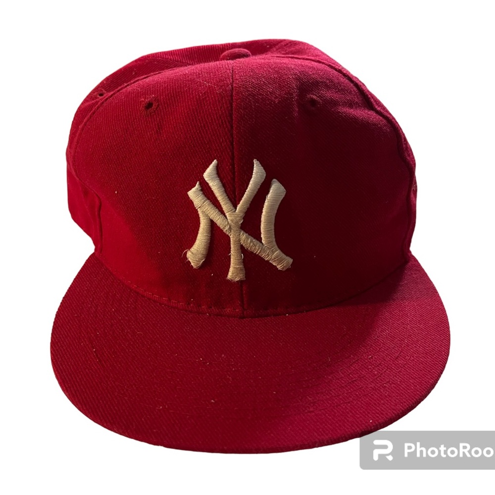 Size 8
Vintage fitted baseball cap
Amazing color & crisp white log